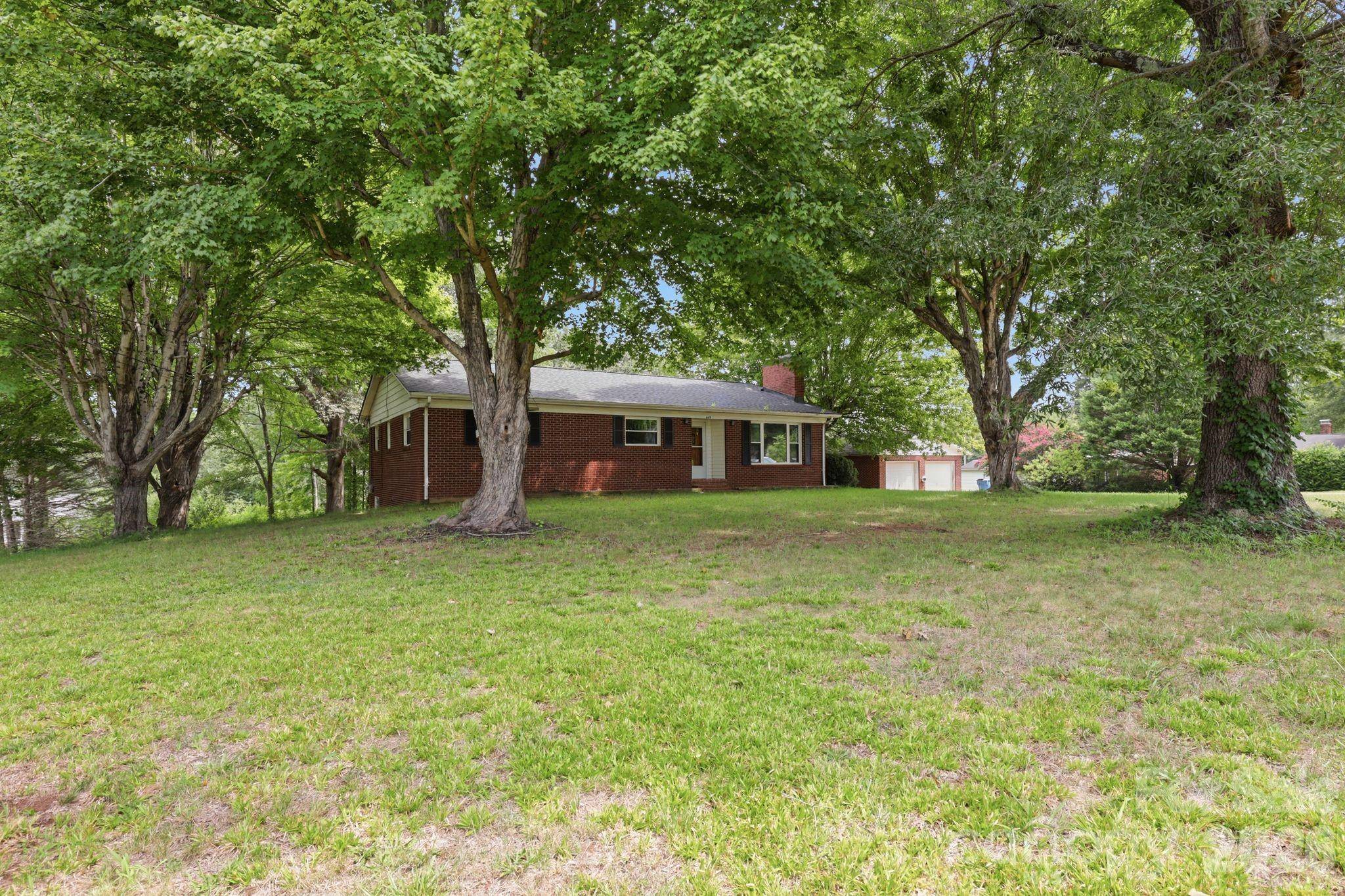 2613 26th AVE NE, Hickory, NC 28601