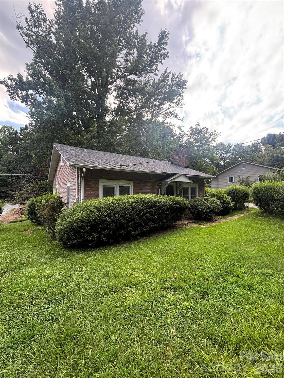 40 Beaver ST, Tryon, NC 28782