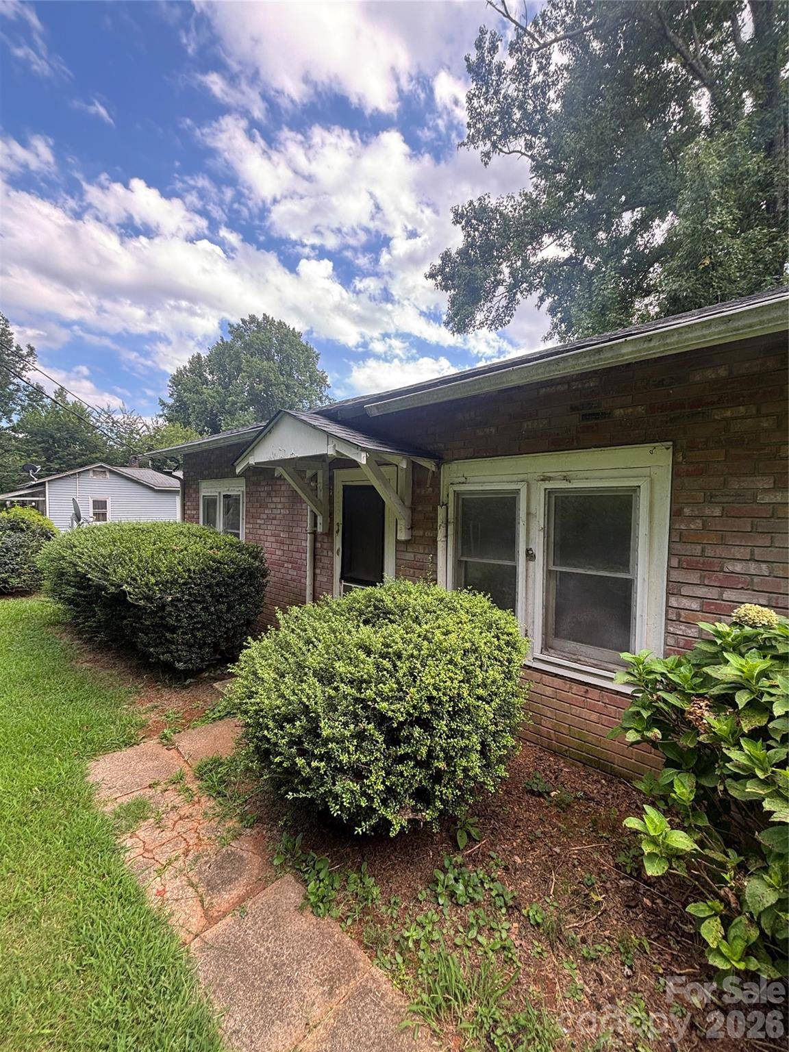 40 Beaver ST, Tryon, NC 28782