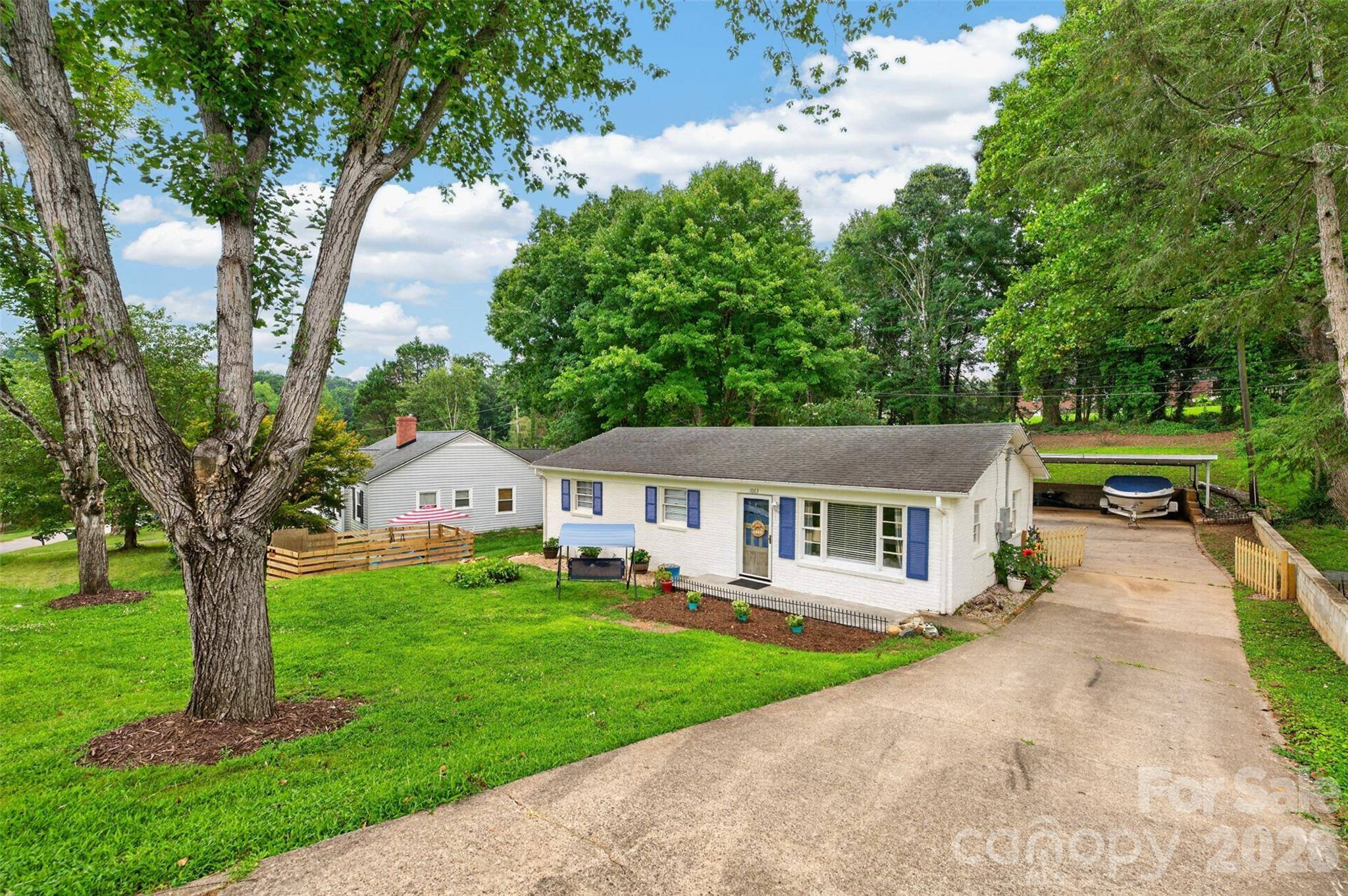 1063 14th AVE NW, Hickory, NC 28601