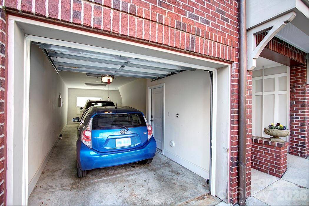 100 N Laurel AVE, Charlotte, NC 28207