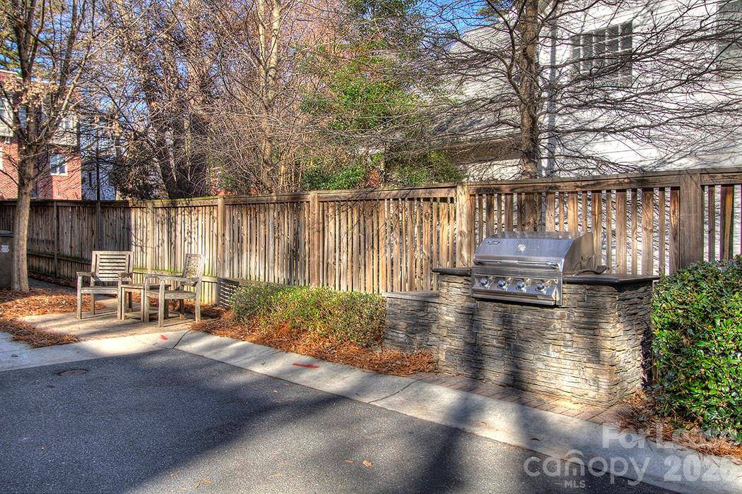 100 N Laurel AVE, Charlotte, NC 28207