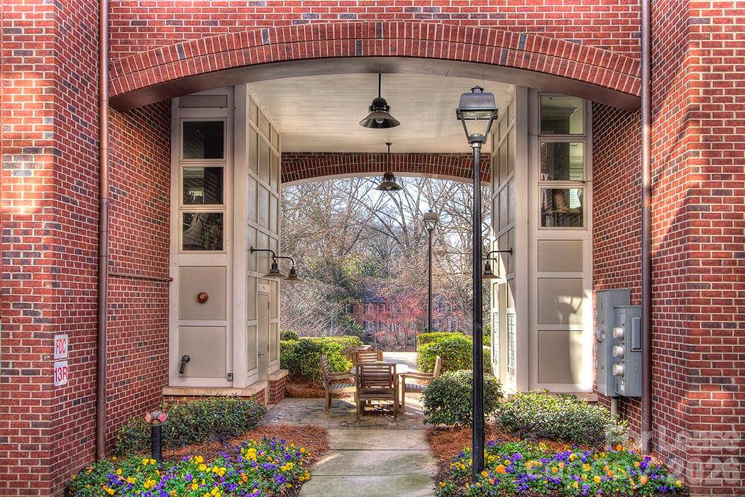 100 N Laurel AVE, Charlotte, NC 28207