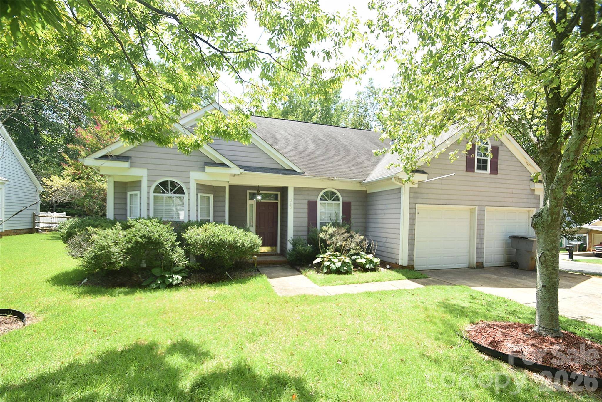 730 Oakbluff CIR, Charlotte, NC 28216
