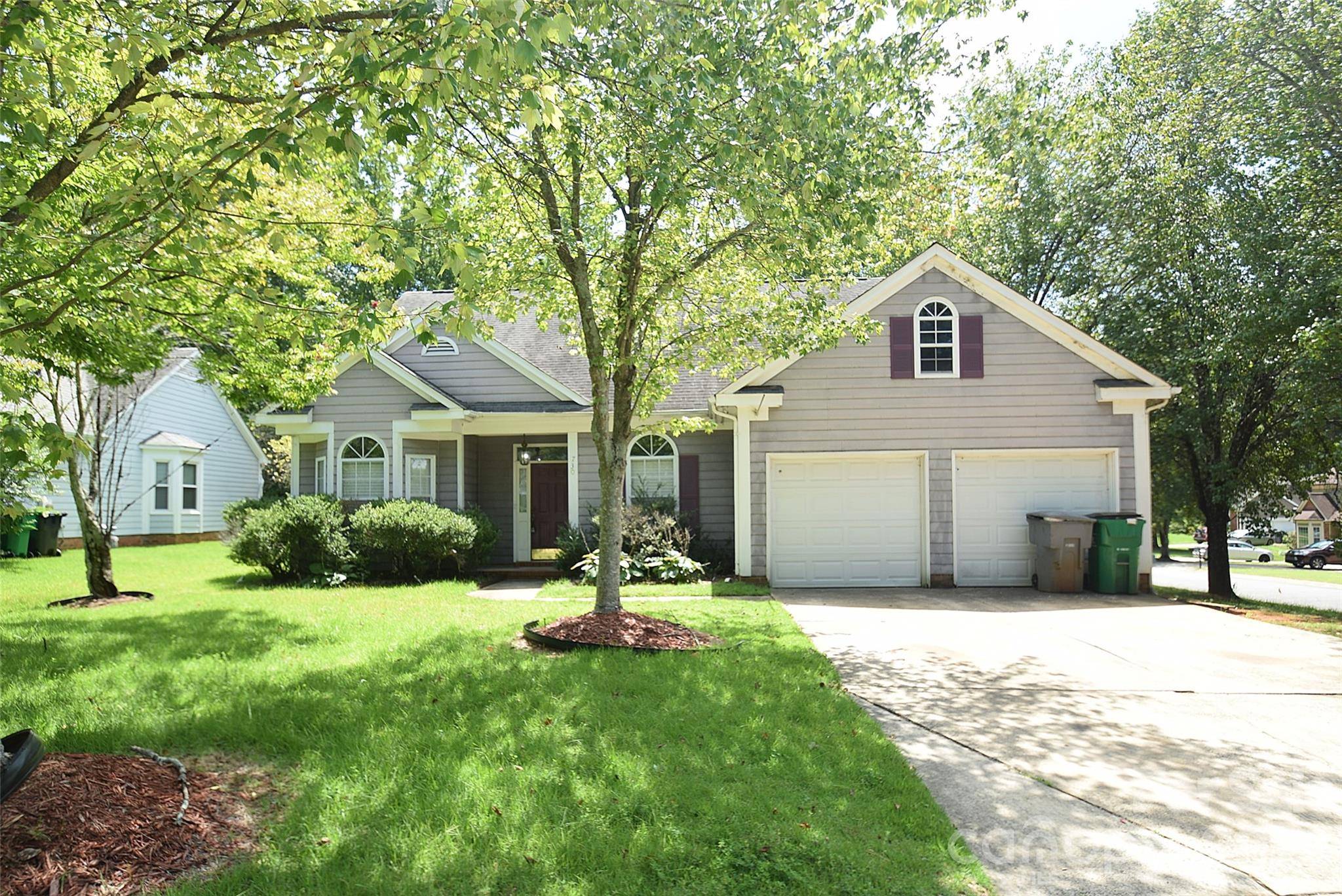 730 Oakbluff CIR, Charlotte, NC 28216
