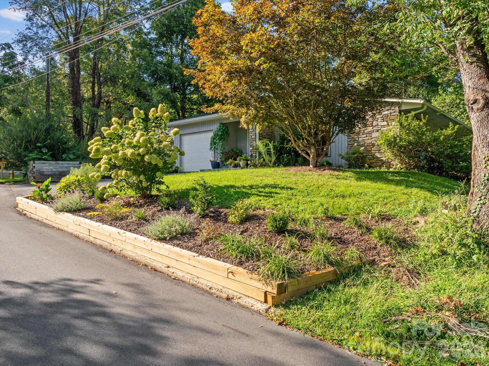 110 Aurora DR, Asheville, NC 28805