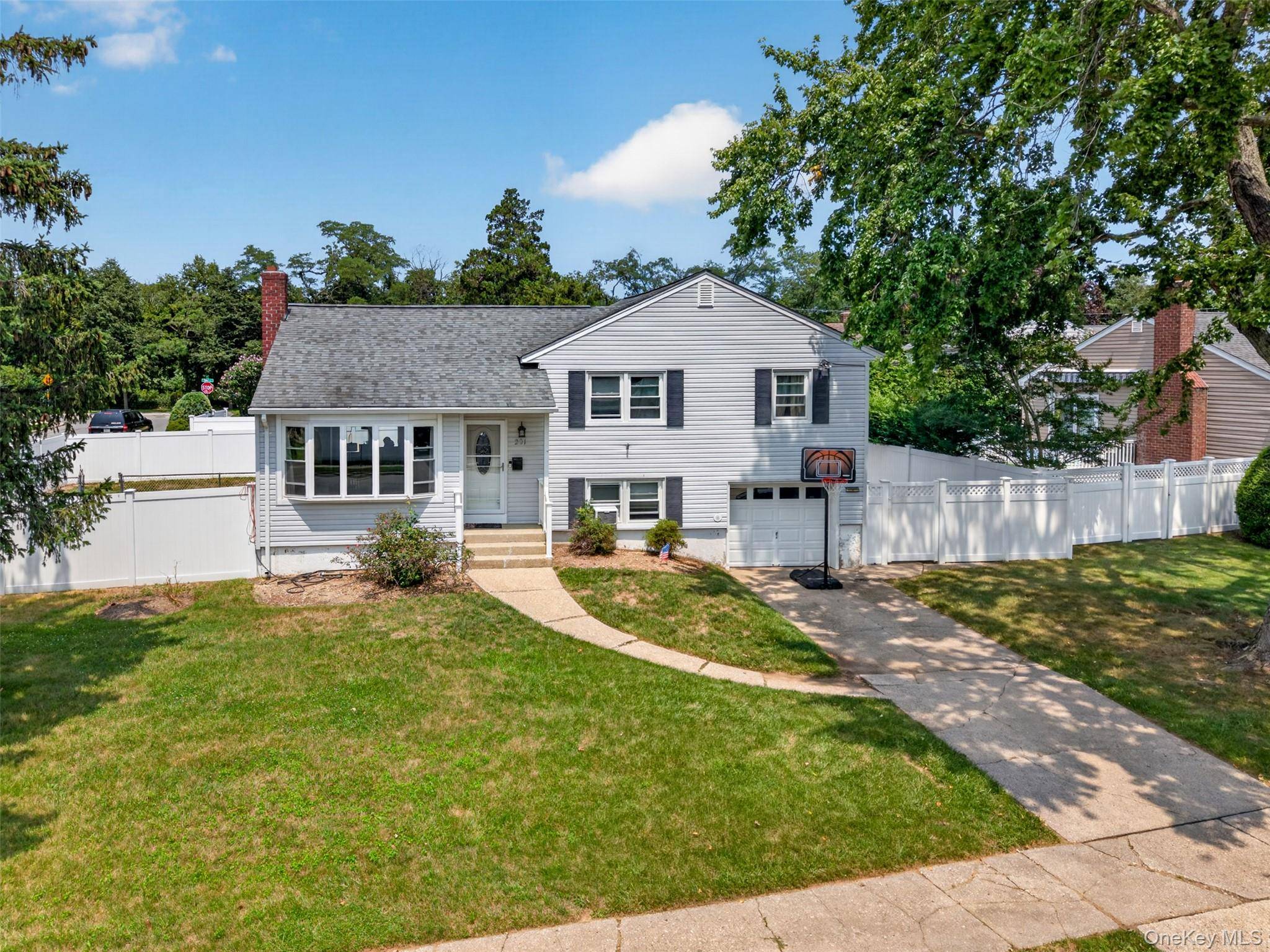 201 Willis CT, Wantagh, NY 11793