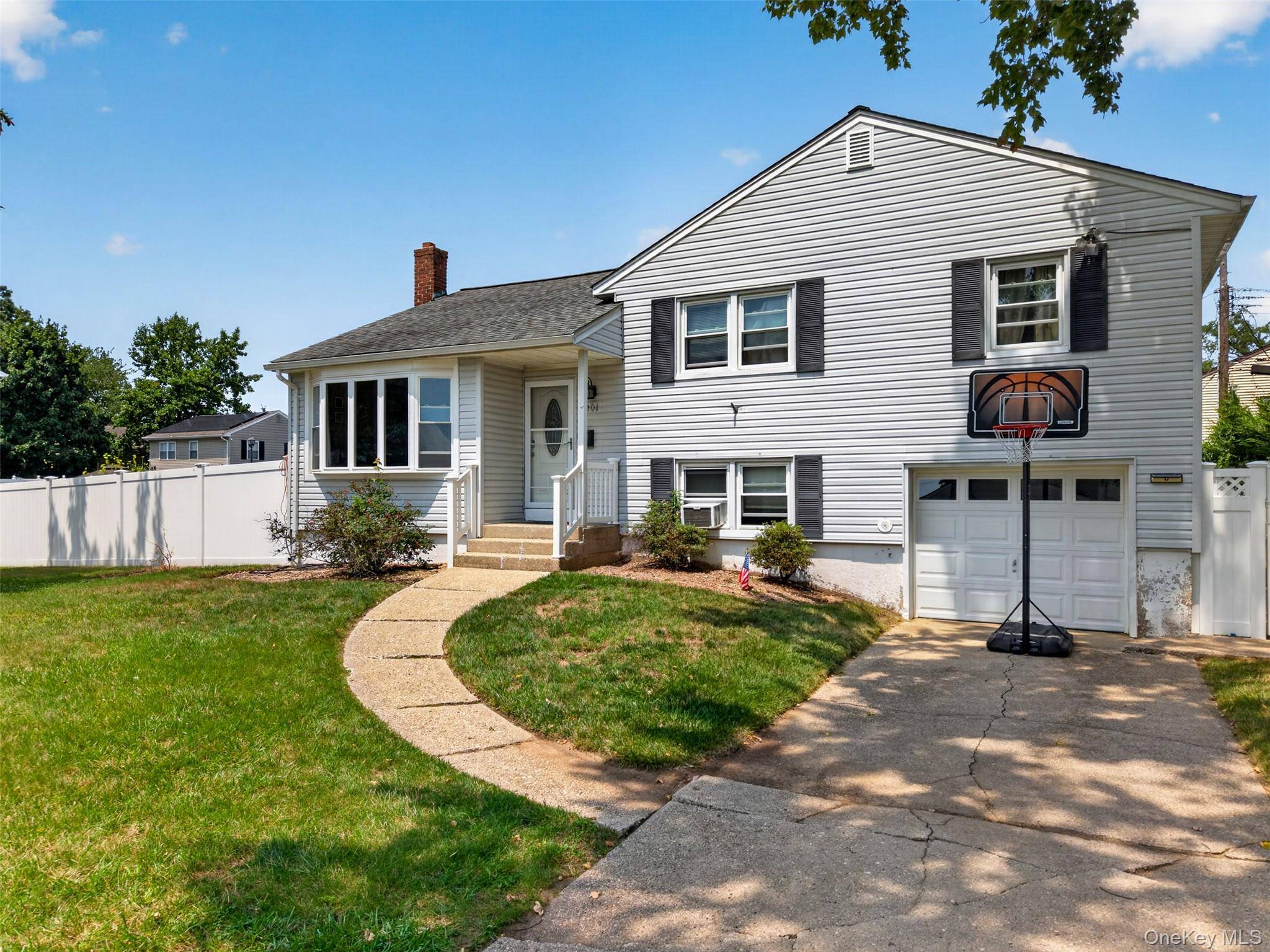 201 Willis CT, Wantagh, NY 11793
