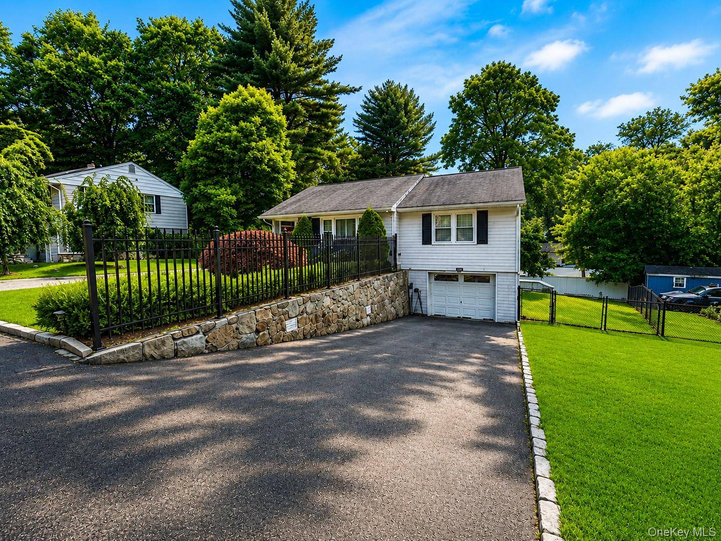 3 School ST, Cortlandt Manor, NY 10567