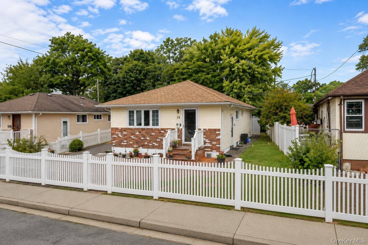 11 Valentine ST, Roosevelt, NY 11575