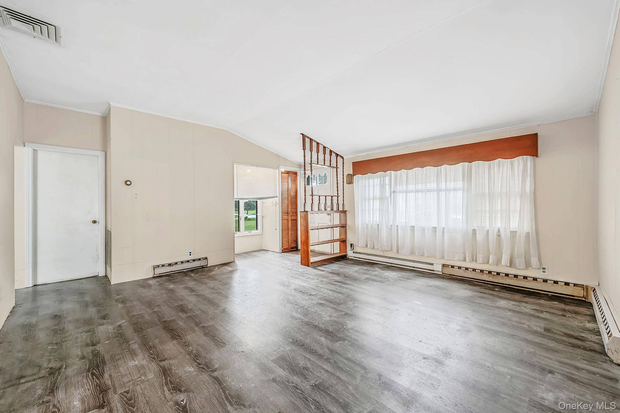 35 Gwendolyn PL, East Islip, NY 11730