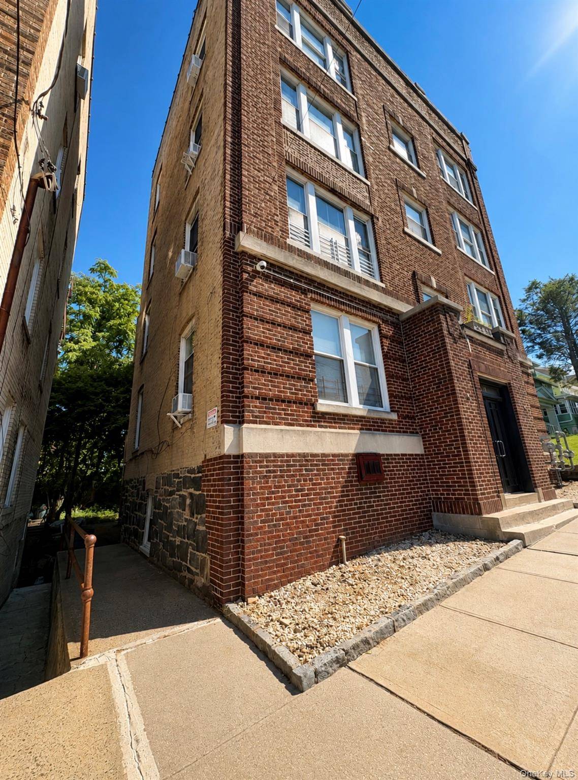 16 Bayley AVE #16 (Ground Floor), Yonkers, NY 10705