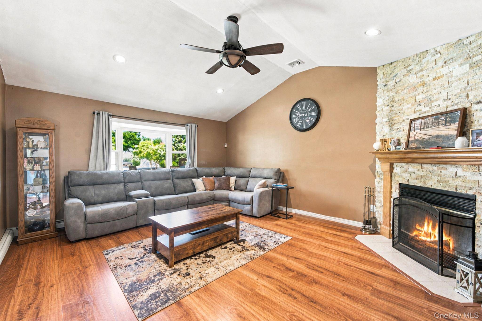 12 Sandpiper LN, Centereach, NY 11720