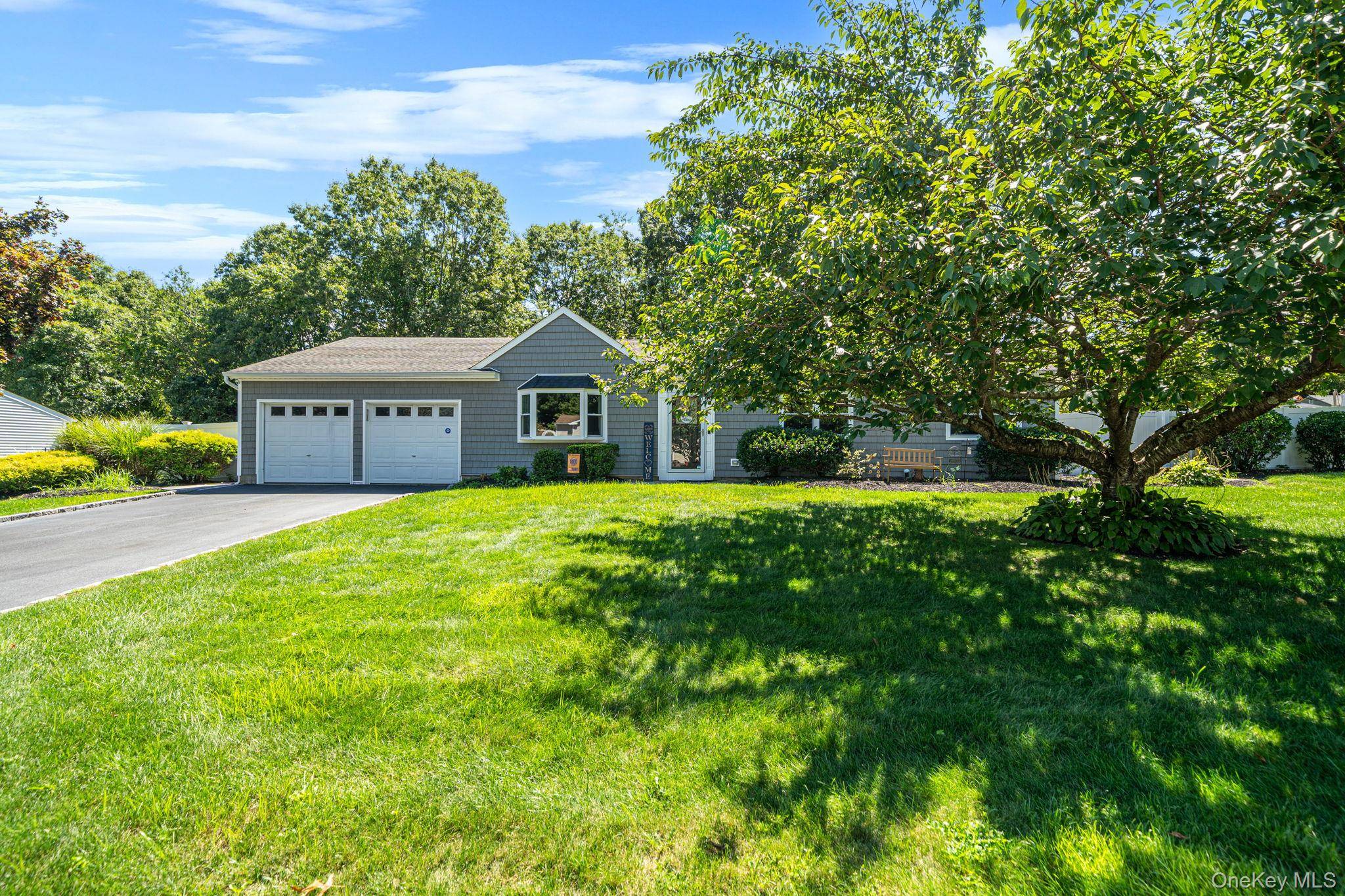 12 Sandpiper LN, Centereach, NY 11720