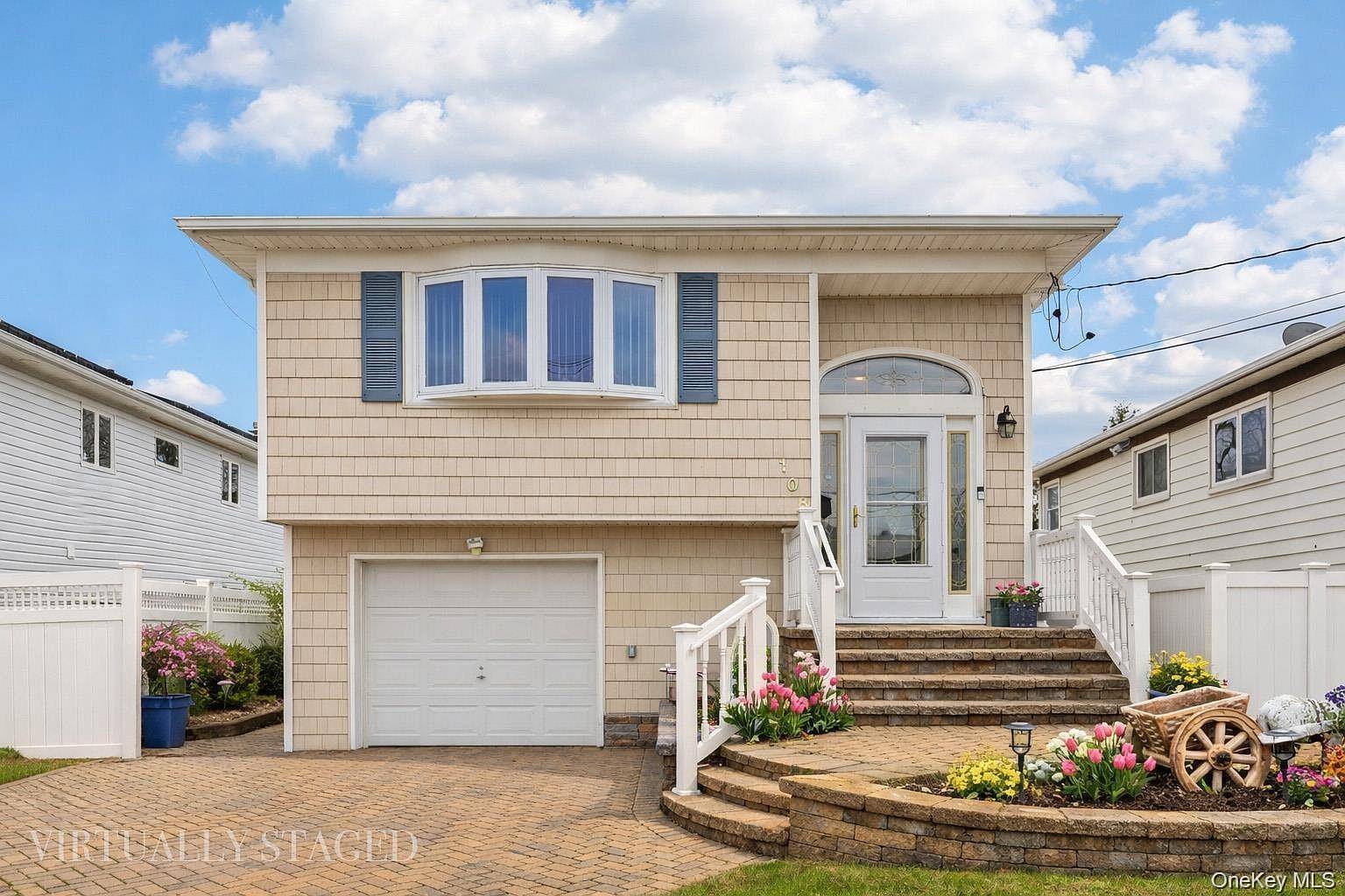 108 Lee Avenue, Babylon, NY 11702