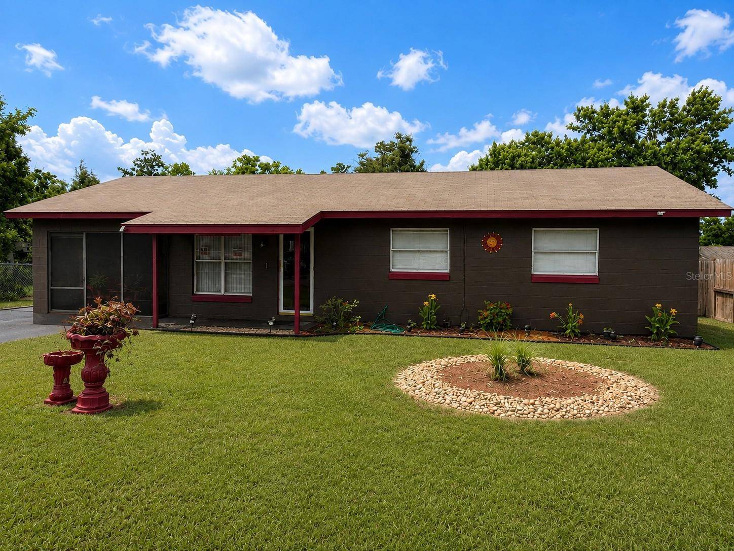 605 LAISY DR, Deland, FL 32724