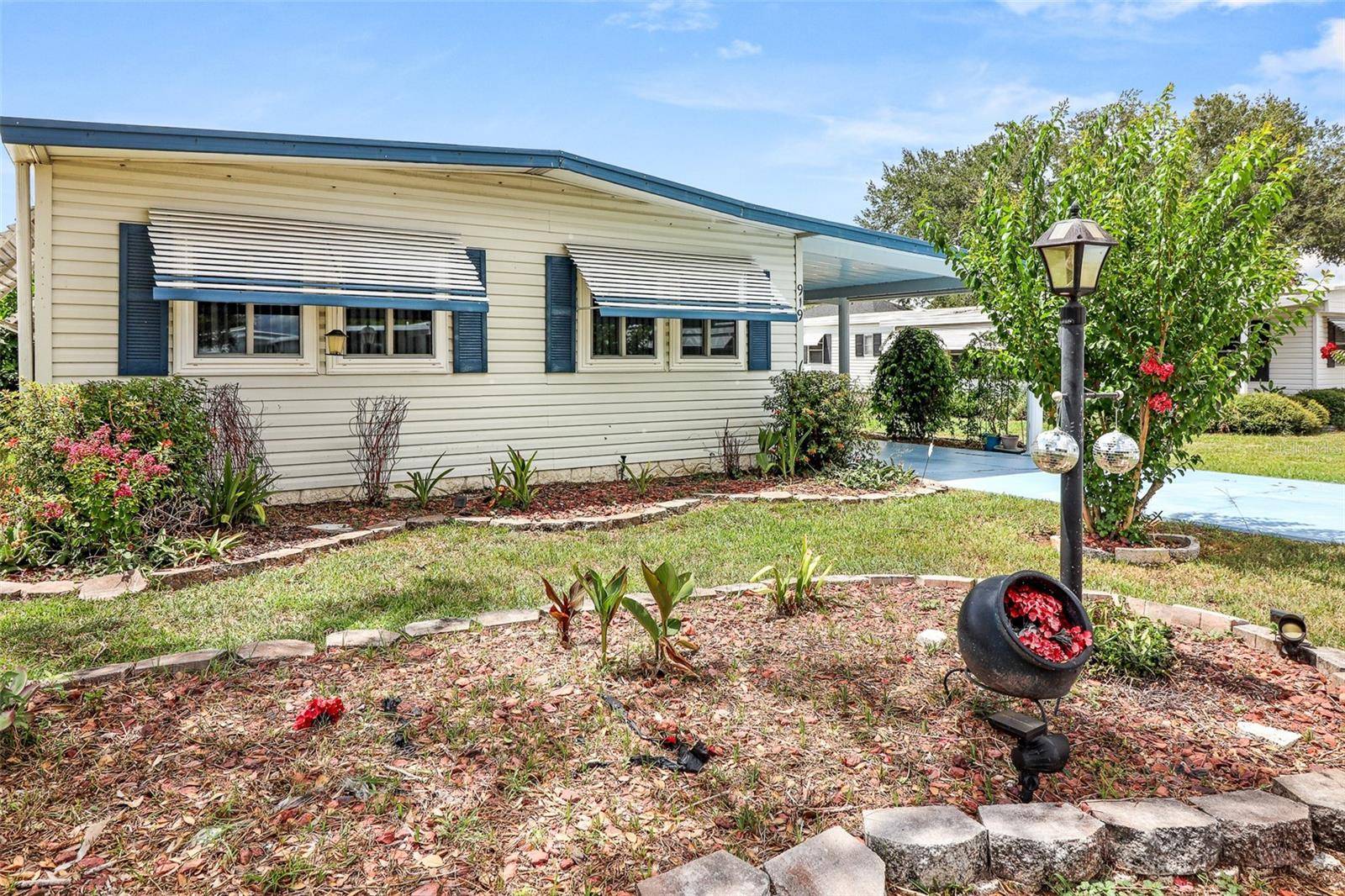 919 WEEPING WILLOW AVE, Lady Lake, FL 32159