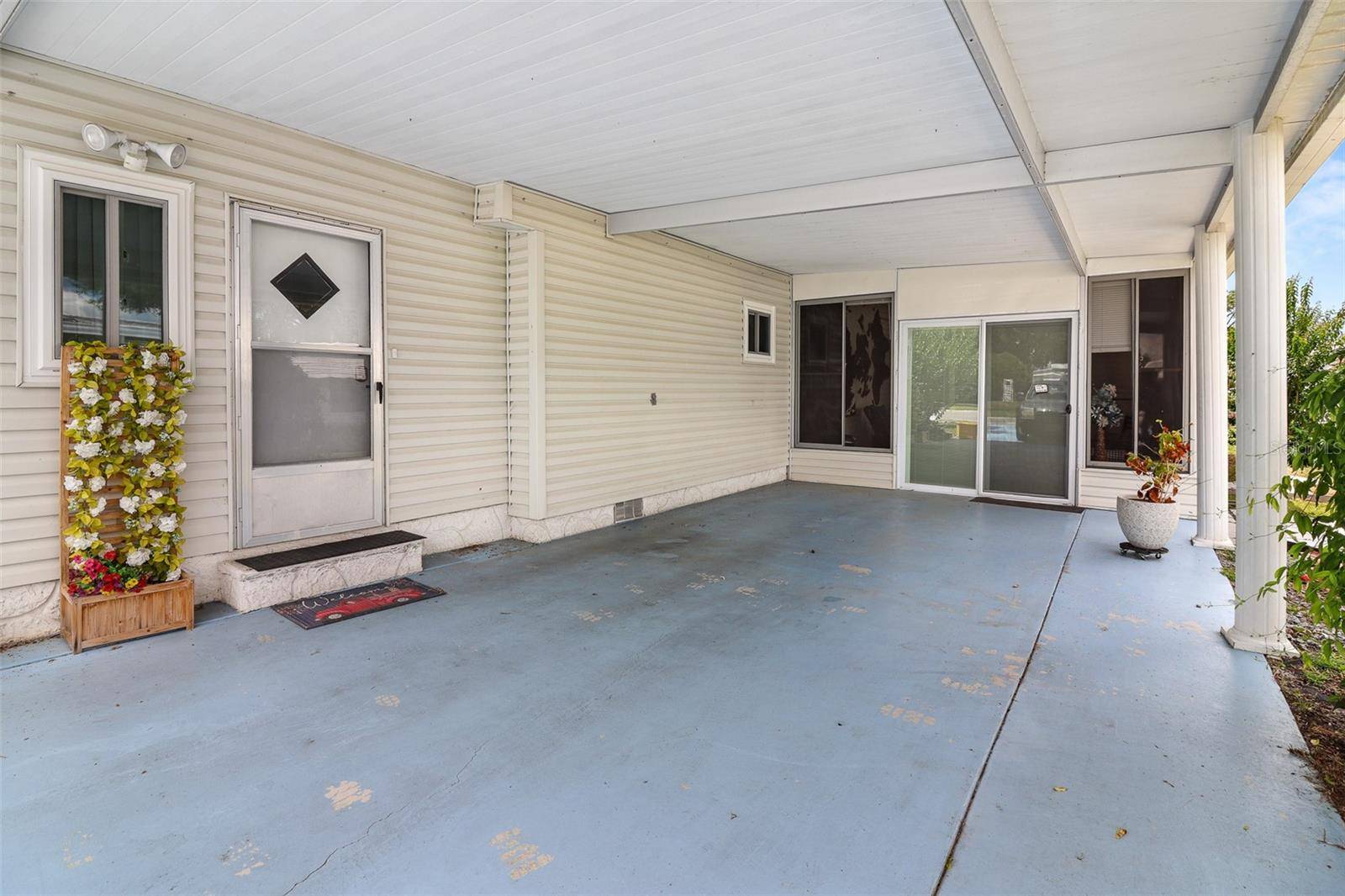 919 WEEPING WILLOW AVE, Lady Lake, FL 32159