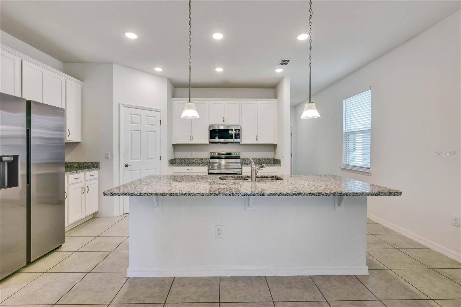 2599 AVALON PARK BLVD, Tavares, FL 32778