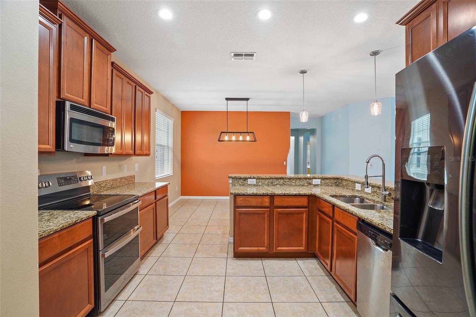 3205 BAYFLOWER AVE, St Cloud, FL 34773