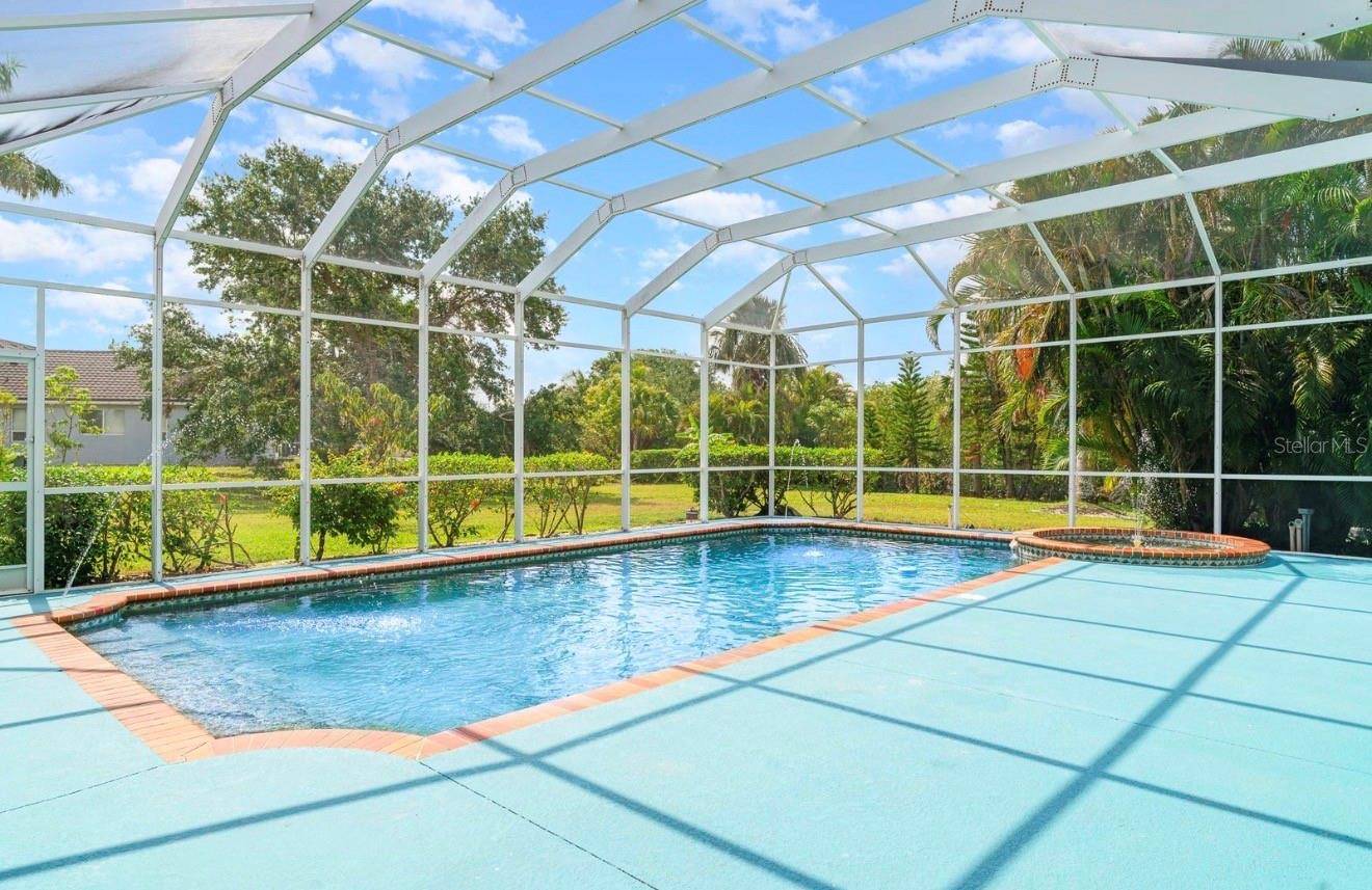 6120 9TH AVENUE CIR NE, Bradenton, FL 34212