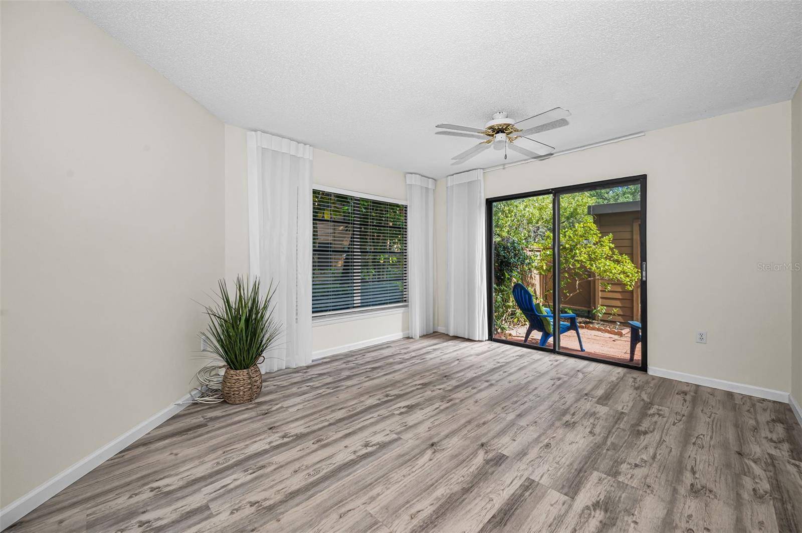 2205 LENNOX RD E #2205, Palm Harbor, FL 34683