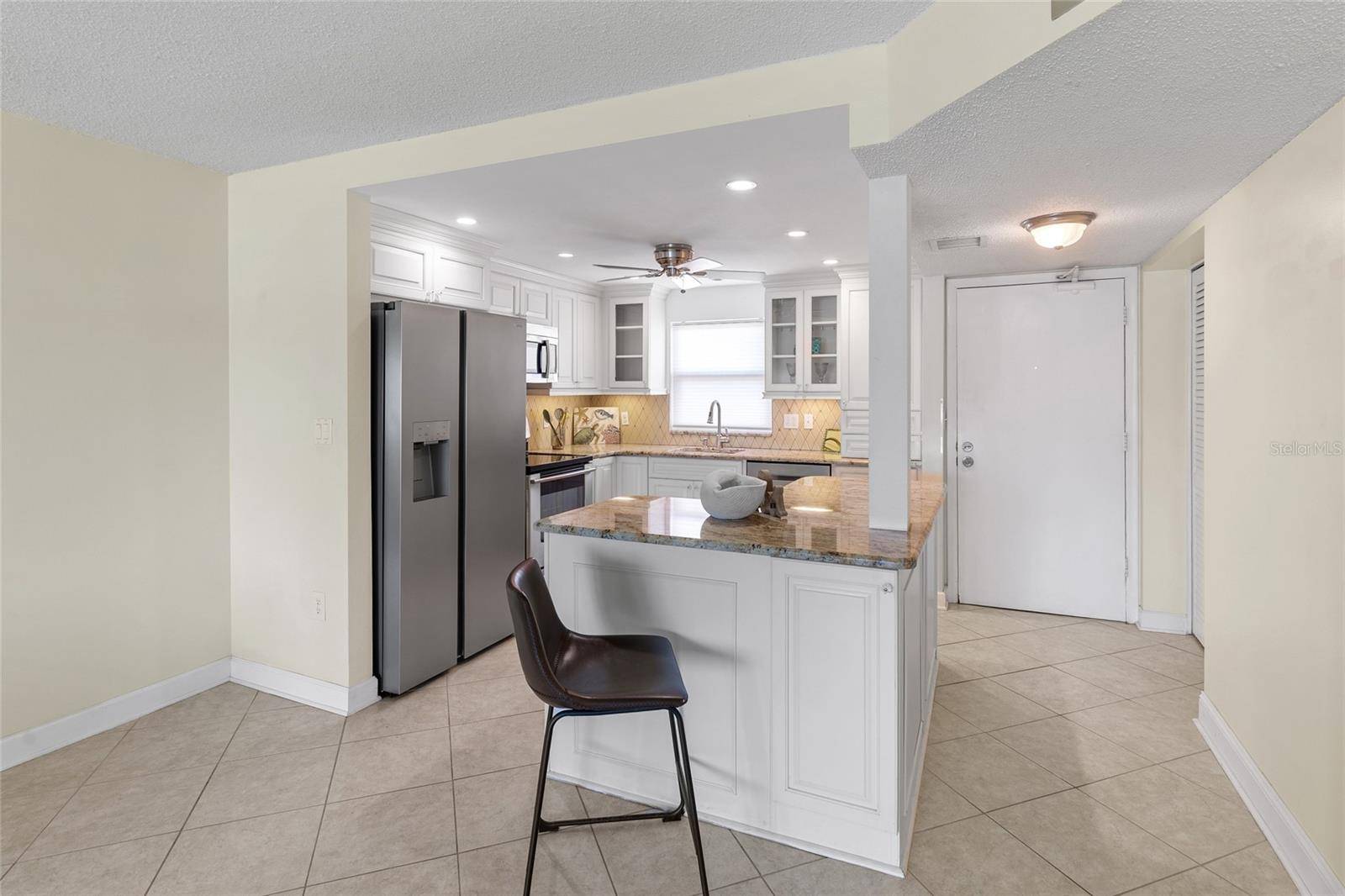 4775 COVE CIR #202, St Petersburg, FL 33708