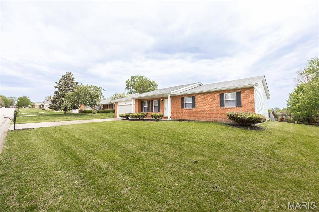 116 Rio Verde DR, Belleville, IL 62221