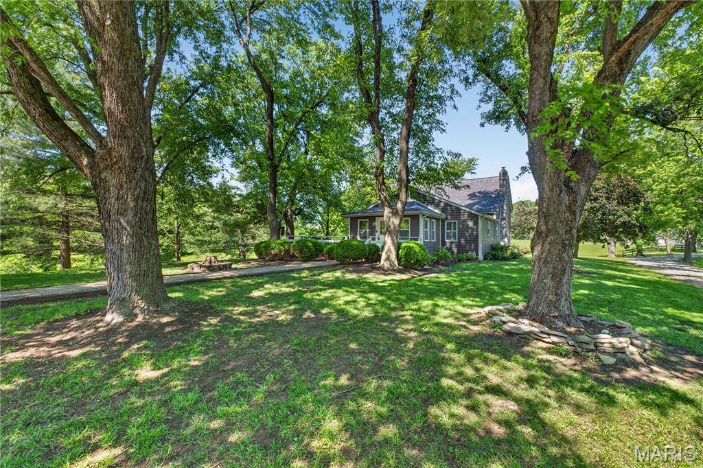 1848 Maplewood LN, Columbia, IL 62236