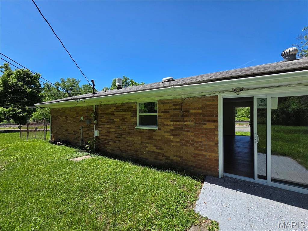 4 Hi Pointe DR, Belleville, IL 62223