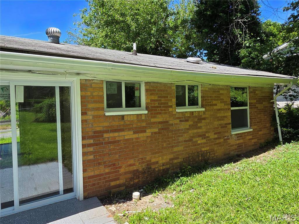 4 Hi Pointe DR, Belleville, IL 62223