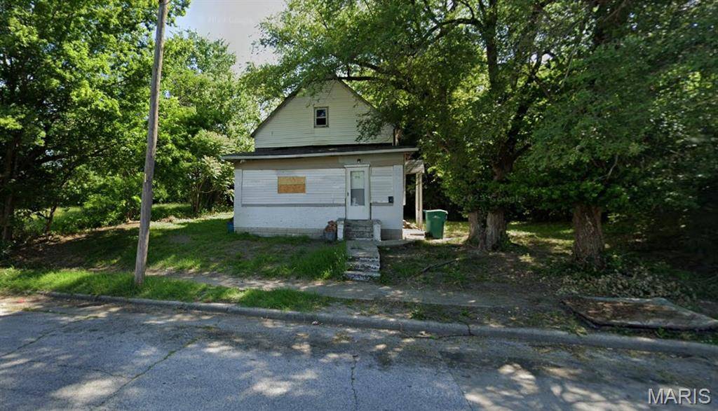 1713 Market AVE, East St Louis, IL 62207