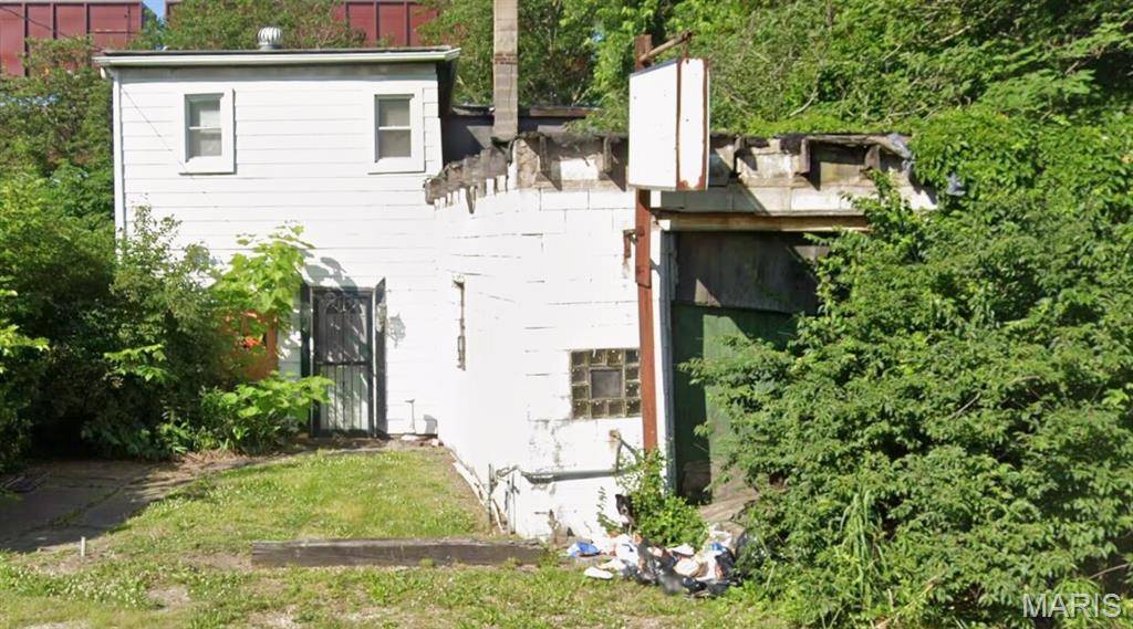 1956 Baker AVE, East St Louis, IL 62207