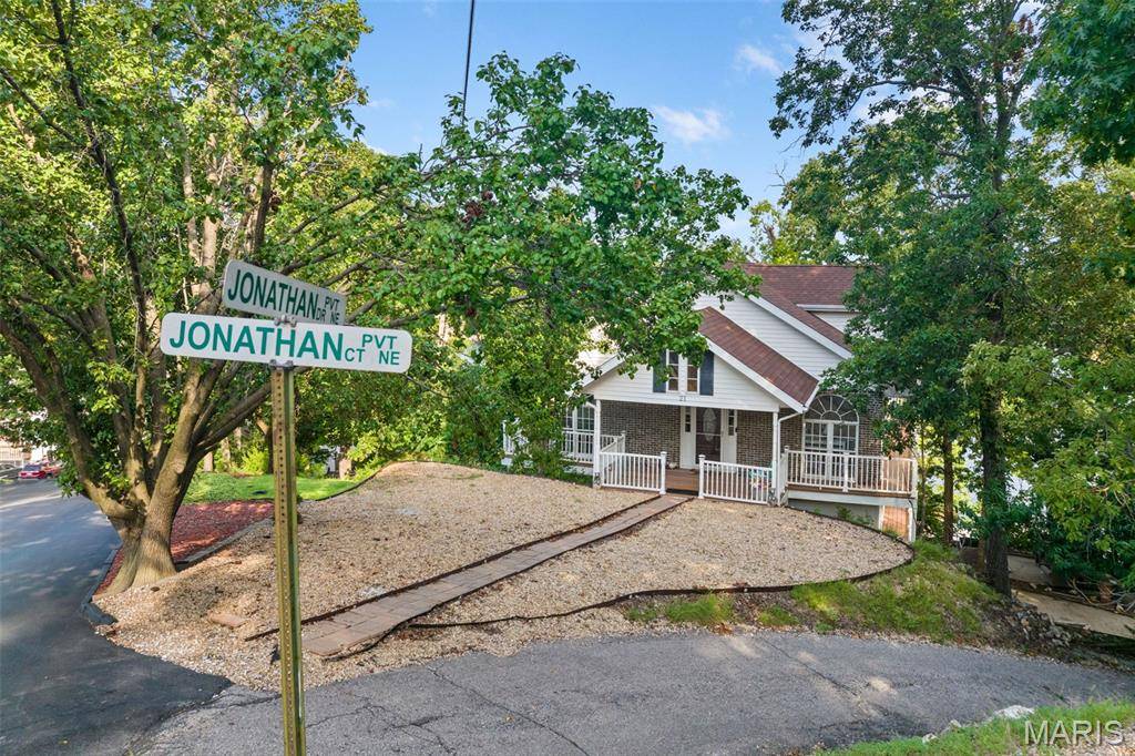 21 Jonathan CT, Lake Ozark, MO 65049