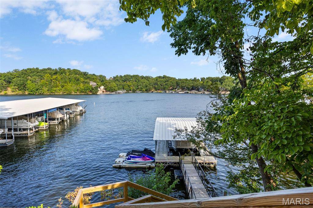 21 Jonathan CT, Lake Ozark, MO 65049