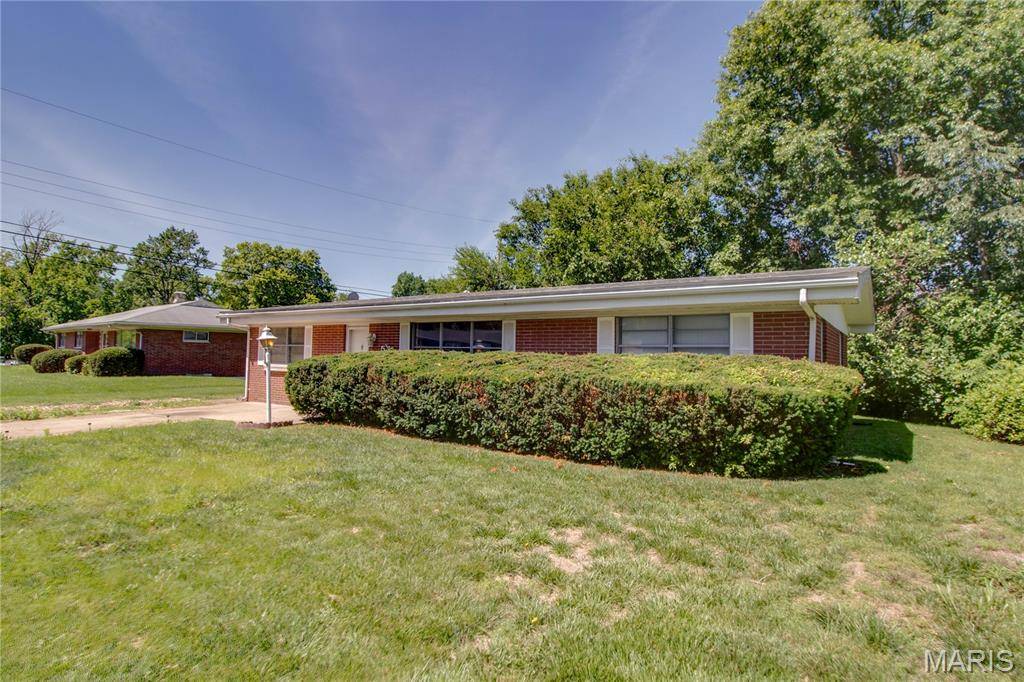 5 Columbus DR, Belleville, IL 62226