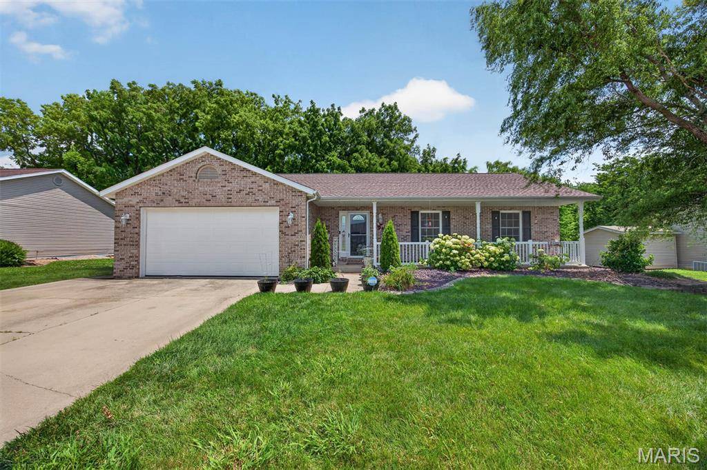 4826 Cedar Spring DR, Highland, IL 62249