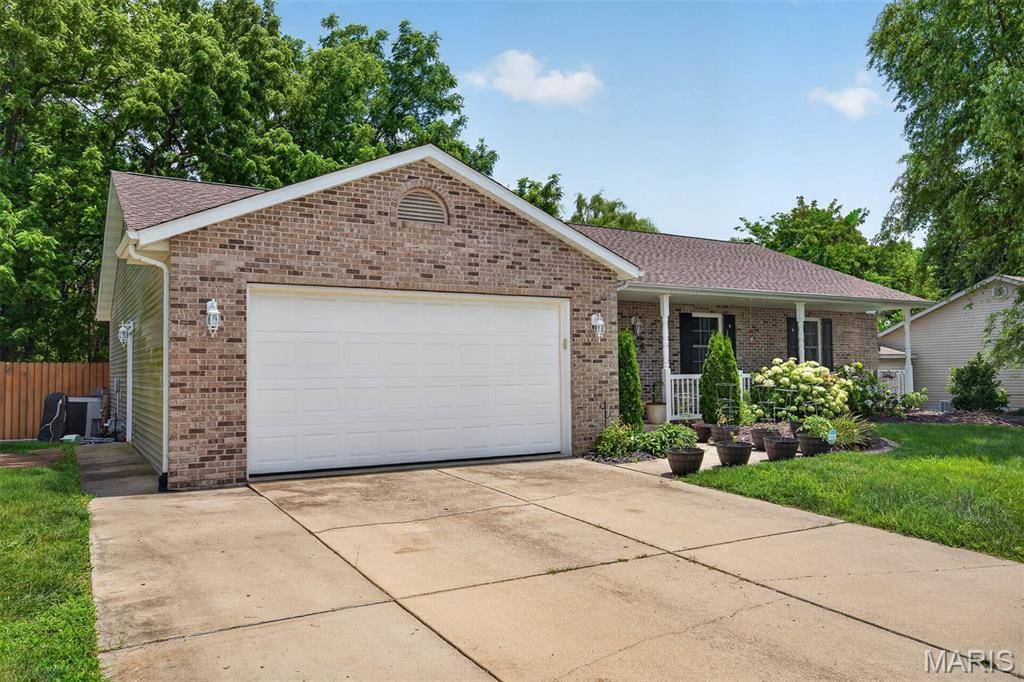 4826 Cedar Spring DR, Highland, IL 62249
