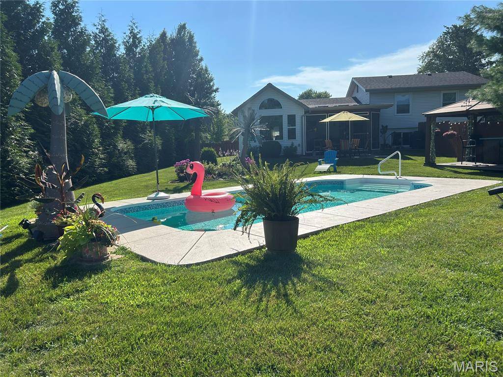 12394 Roberson RD, Litchfield, IL 62056