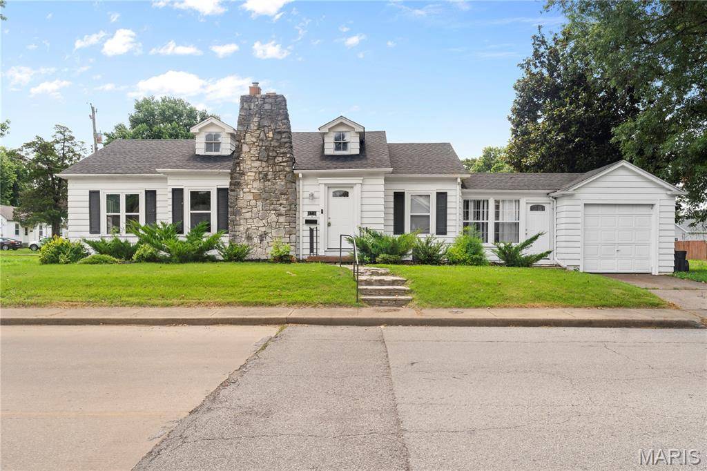 1716 E B ST, Belleville, IL 62221