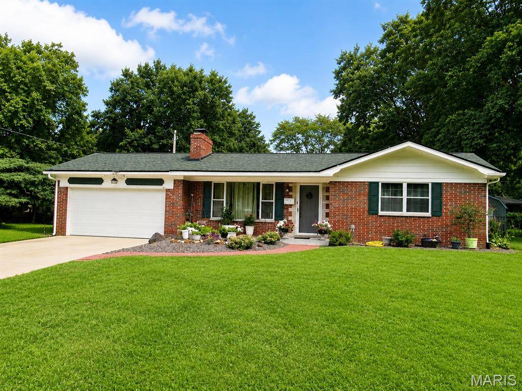 414 Brittany LN, Belleville, IL 62223