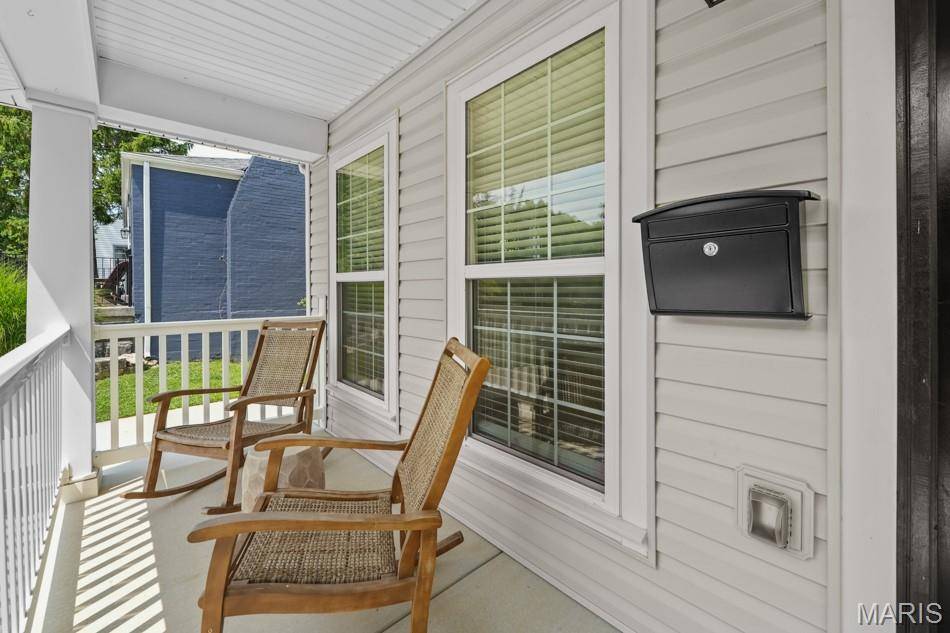 865 Fuhrmann TER, Glendale, MO 63122