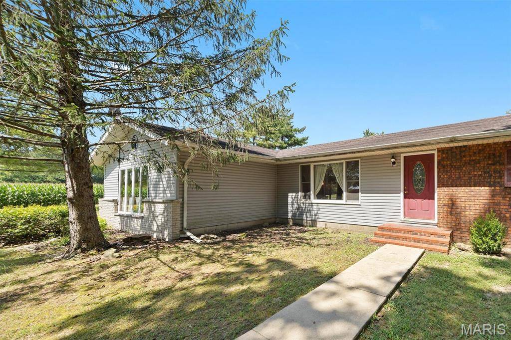 5820 East Copple Rd., Walnut Hill, IL 62893
