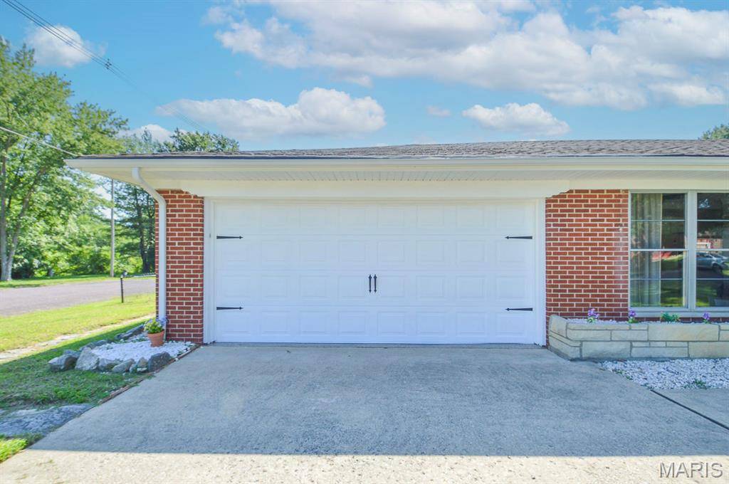 1236 Cynthia DR, Belleville, IL 62220