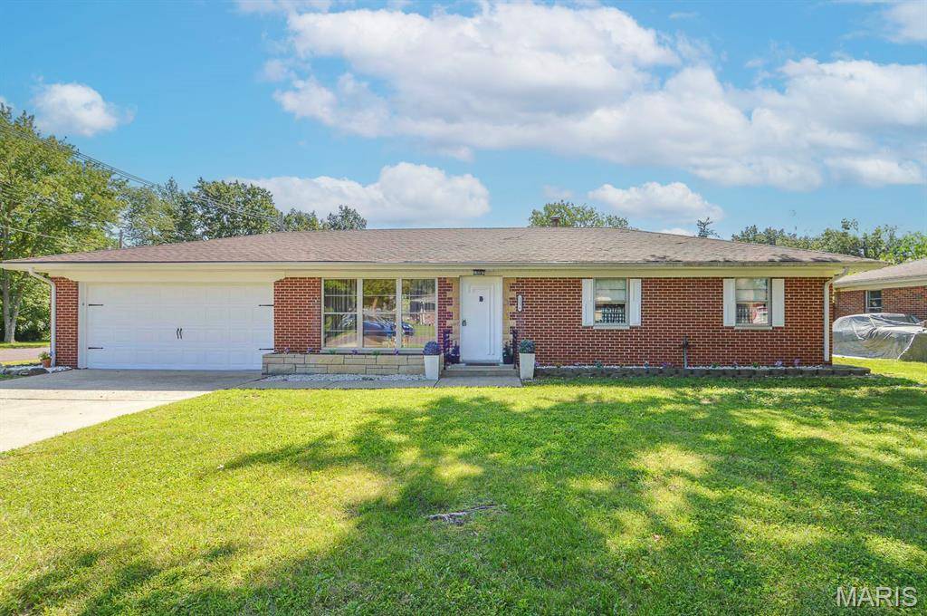 1236 Cynthia DR, Belleville, IL 62220