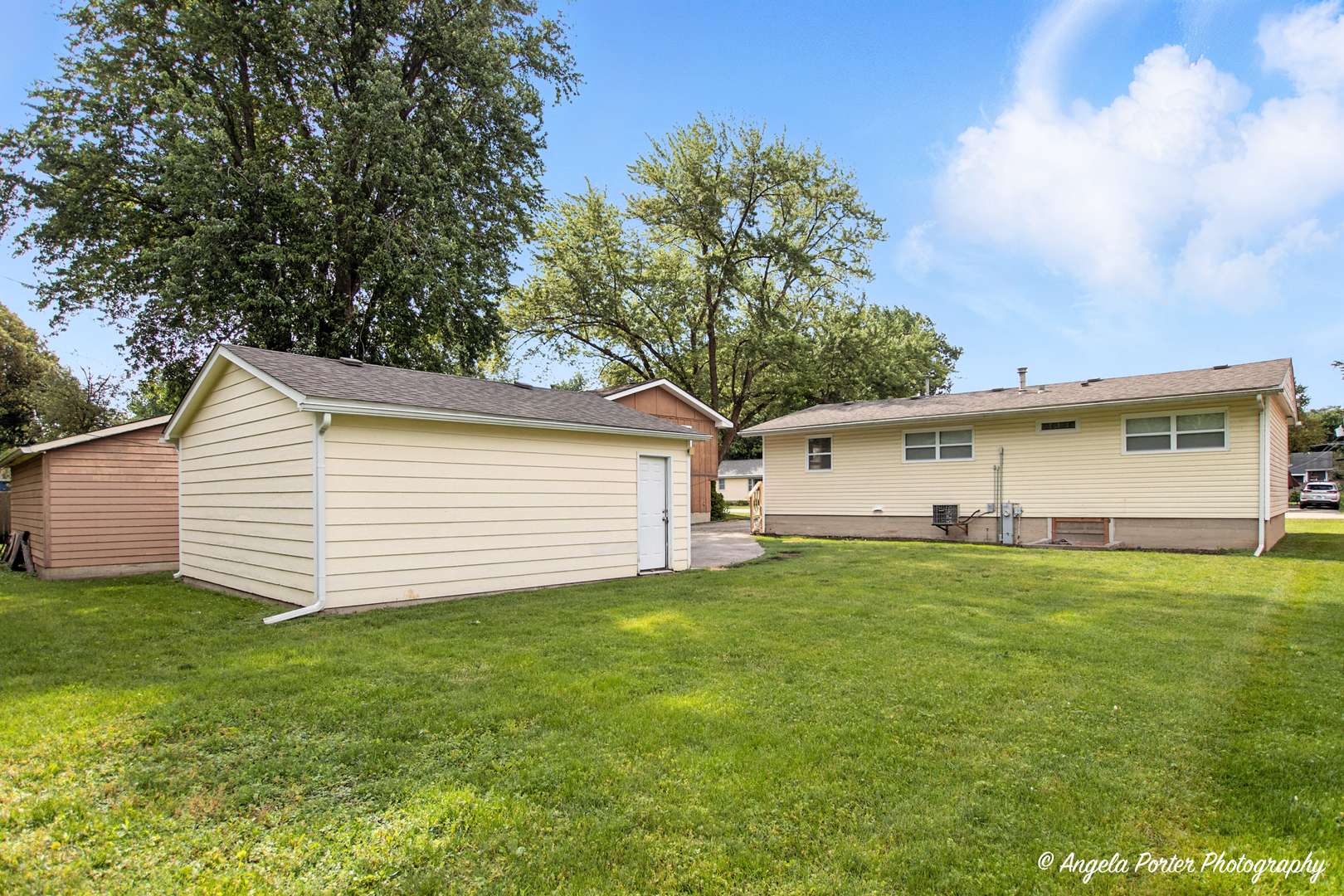 4420 Clearview DR, Mchenry, IL 60050