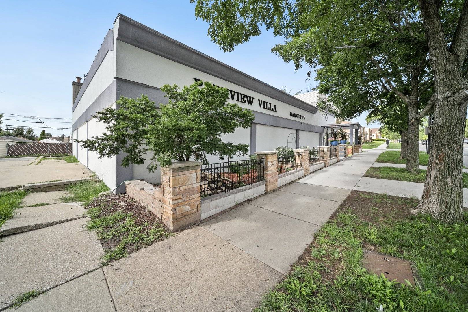 6155 W FULLERTON AVE, Chicago, IL 60639