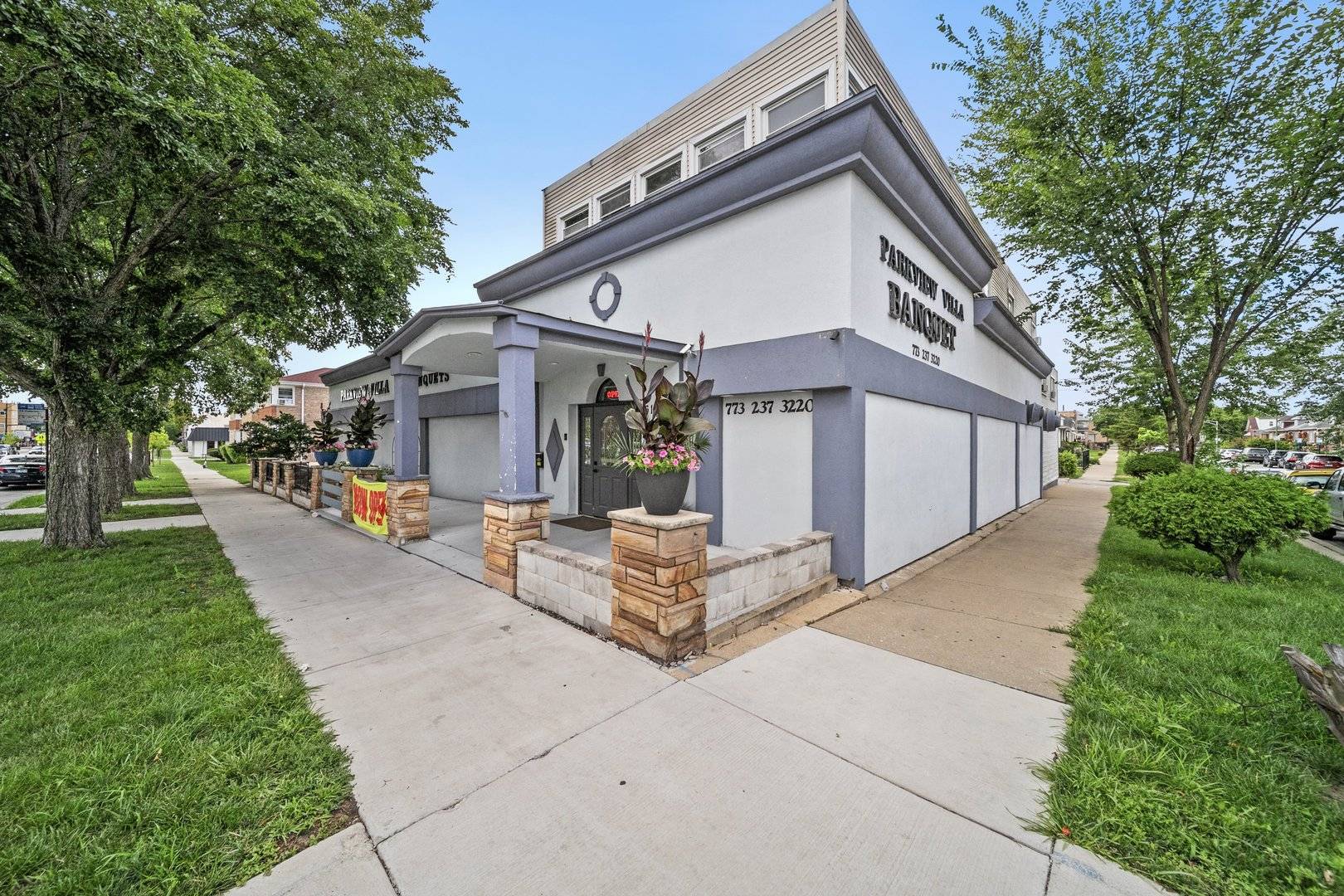6155 W FULLERTON AVE, Chicago, IL 60639