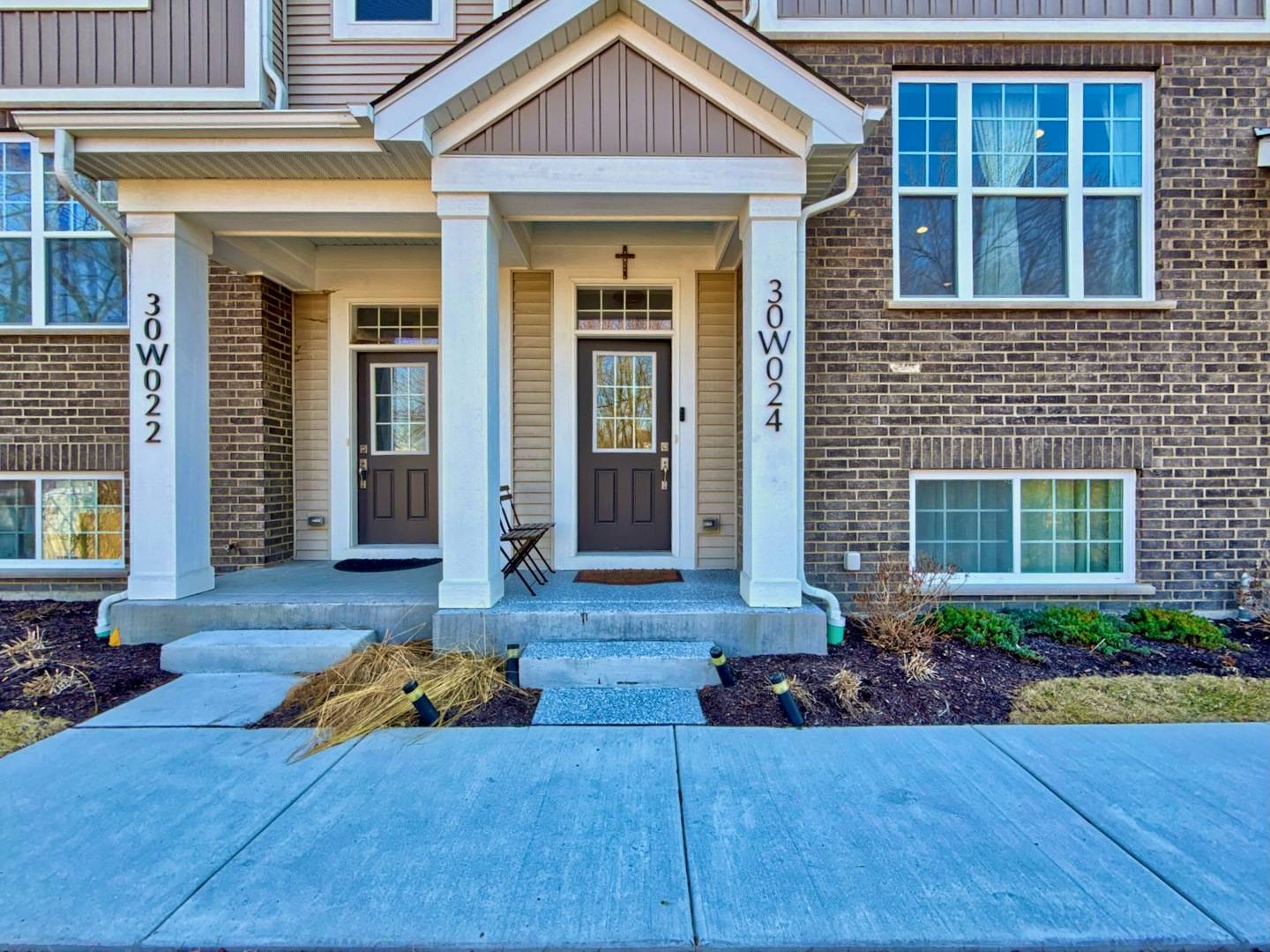 30W024 Brayman CT, Warrenville, IL 60563