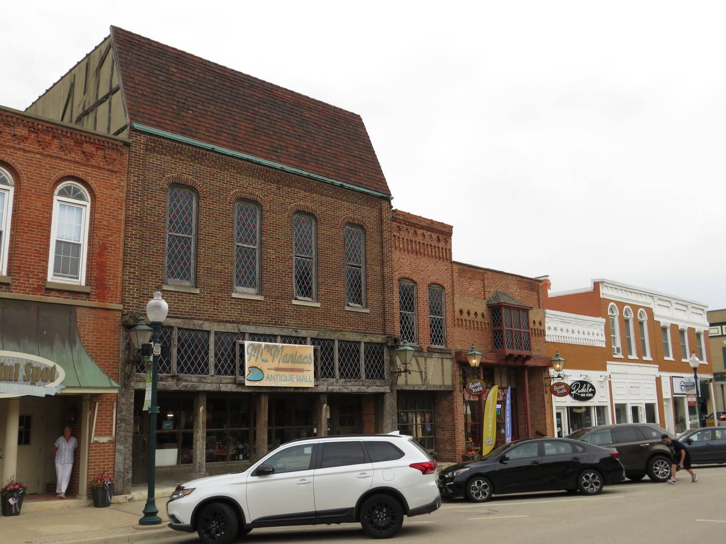 110-112 W WASHINGTON ST, Morris, IL 60450